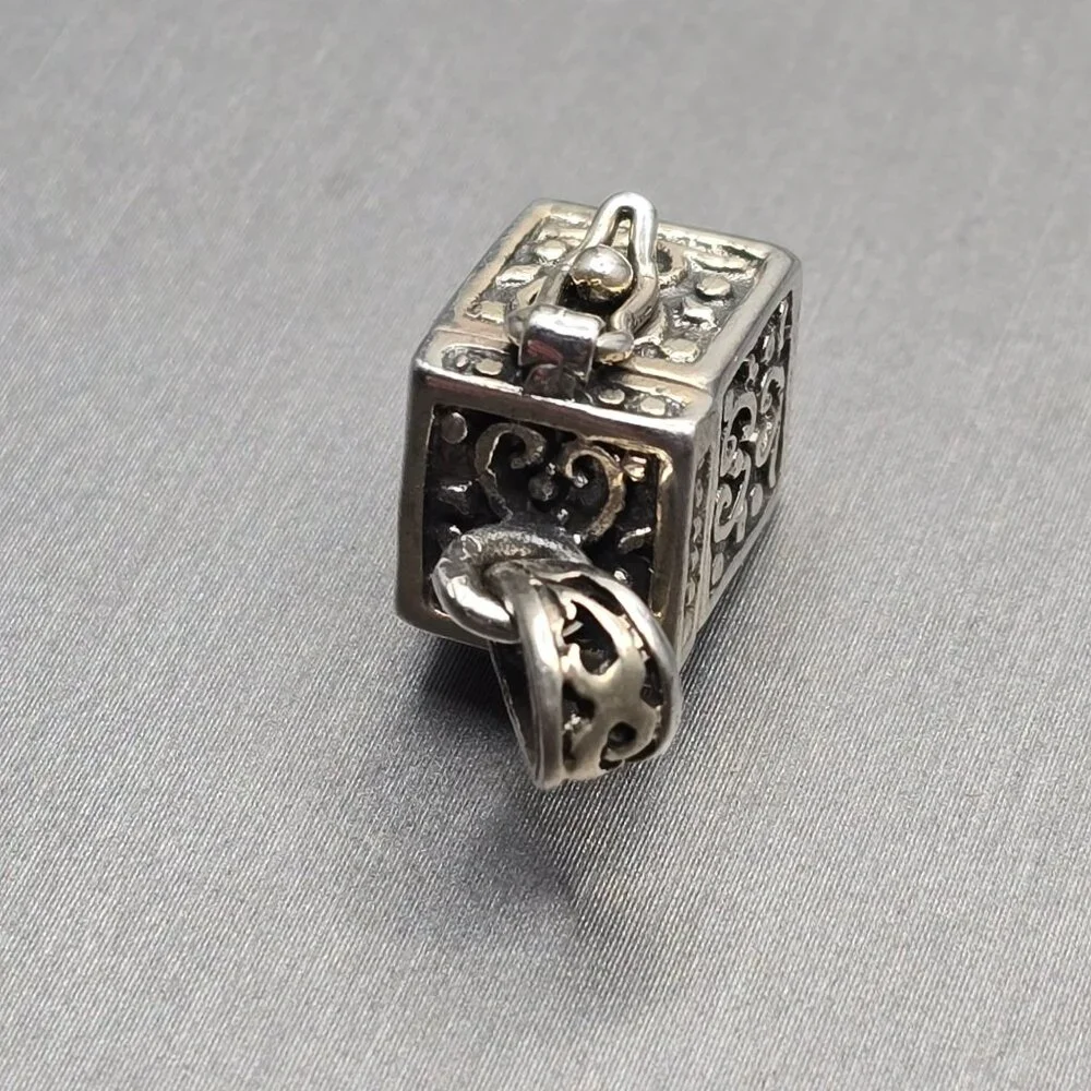 VTG 925 Sterling Silver 3D Prayer Box Pendant .75" Repoussé Design Signed DHS - Picture 6 of 12